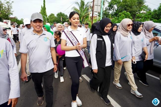 Bersama Putri Indonesia, Bupati Ipuk dan Ribuan Insan Kesehatan Banyuwangi Parade Gaya Hidup Sehat